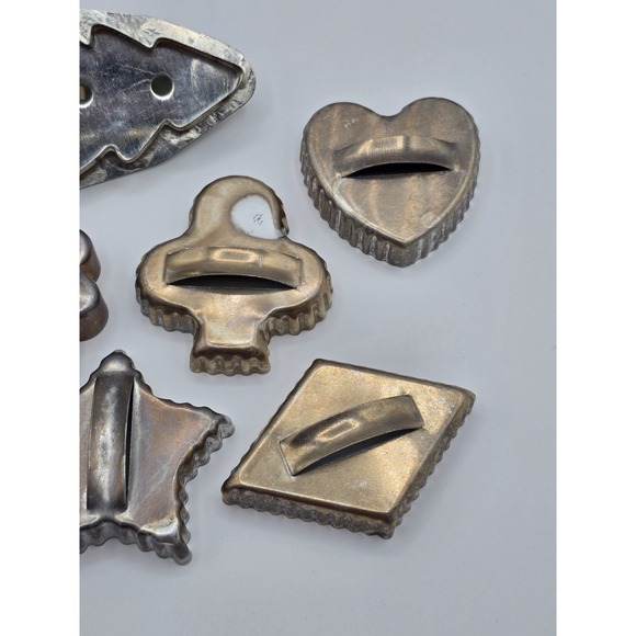 Vtg Lot Cookies Cutters Handles Metal Tree Bell Heart Spade Diamond - Picture 3 of 9
